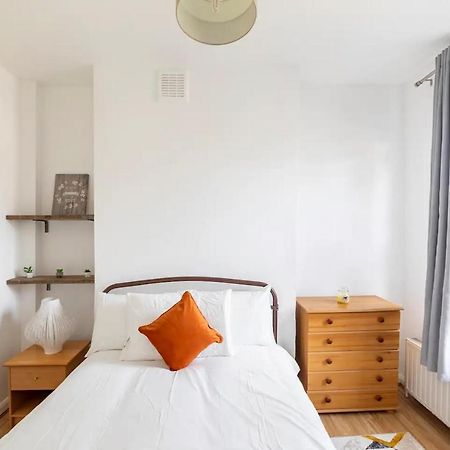Large, Bright And Spacious 3 Bed Flat In ลอนดอน ภายนอก รูปภาพ